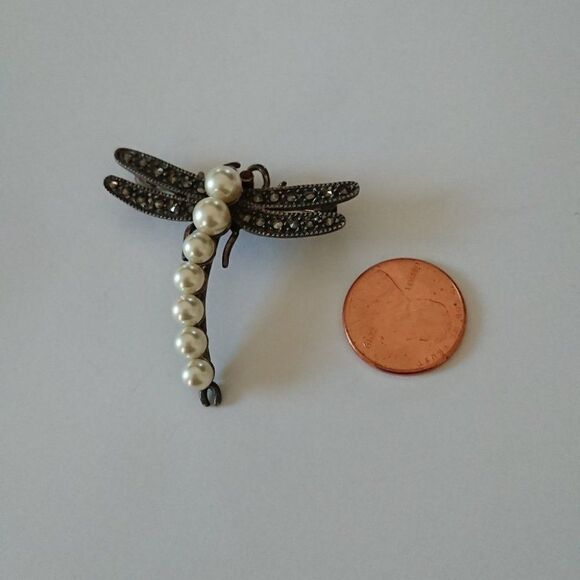 Silver & pearl with black crystal dragonfly brooch - Picture 4 of 6